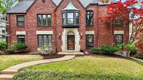 7508 York Dr #A, Saint Louis, MO 63105