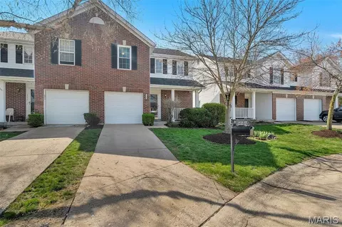 1249 Big Bend Crossing Dr, Manchester, MO 63088