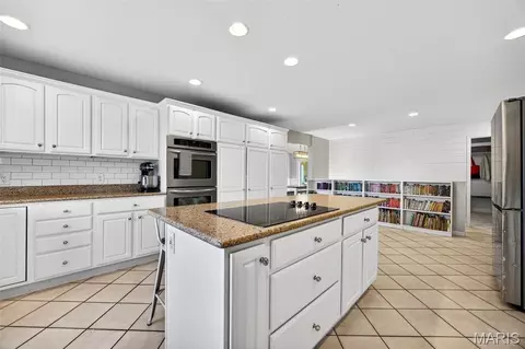 Kitchen - 16310 Sugar Pine Ct, Wright City, MO 63390 photo 2 of 6