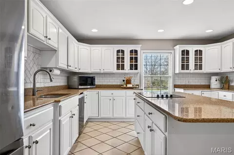 Kitchen - 16310 Sugar Pine Ct, Wright City, MO 63390 photo 4 of 6