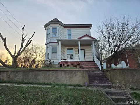 122 S 2nd St, De Soto, MO 63020