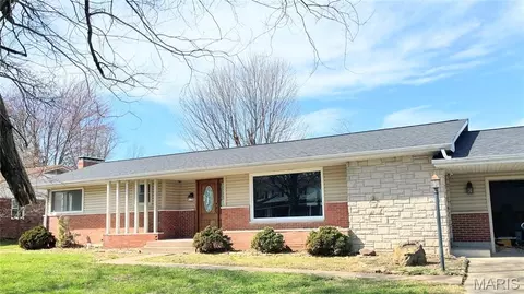1007 Hillcrest Dr, Sparta, IL 62286