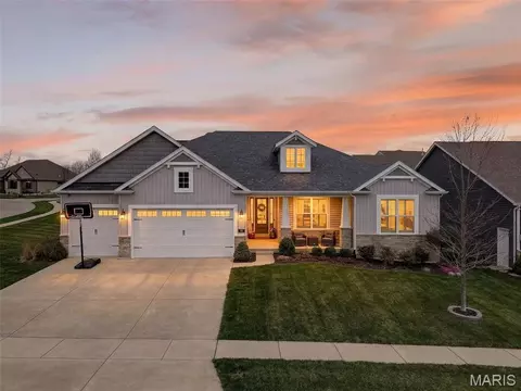 101 Far Meadow Dr, Lake Saint Louis, MO 63367