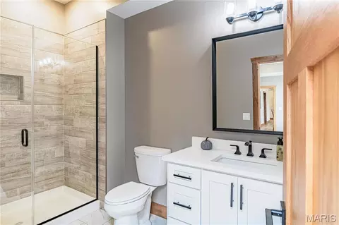 Bath - 23252 Jupiter Ave, Macon, MO 63552 photo 3 of 5