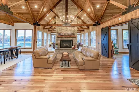 Living - 23252 Jupiter Ave, Macon, MO 63552 photo 1 of 5