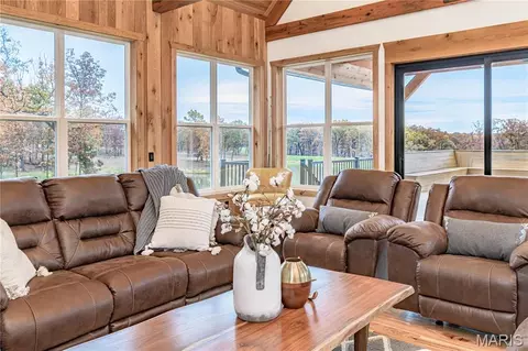 Living - 23252 Jupiter Ave, Macon, MO 63552 photo 5 of 5