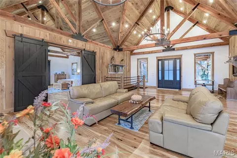 Living - 23252 Jupiter Ave, Macon, MO 63552 photo 3 of 5