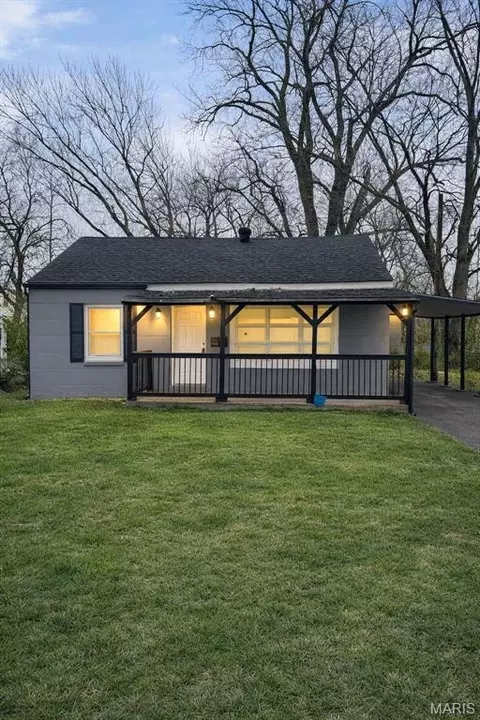 3678 Elsa Ave, Saint Ann, MO 63074