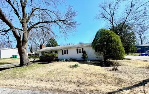 5 Dale Dr, Saint Charles, MO 63303