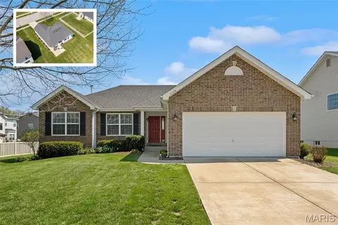 1004 Still Water Dr, O'fallon, IL 62269