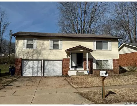 2397 Millvalley Dr, Florissant, MO 63031