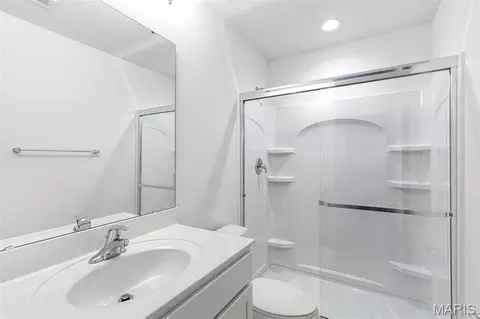 Bath - 462 Klenke Valley Dr, Union, MO 63084 photo 2 of 2