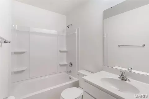 Bath - 462 Klenke Valley Dr, Union, MO 63084 photo 1 of 2