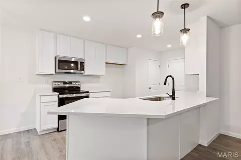 Kitchen - 446 Klenke Valley Dr, Union, MO 63084 photo 2 of 2