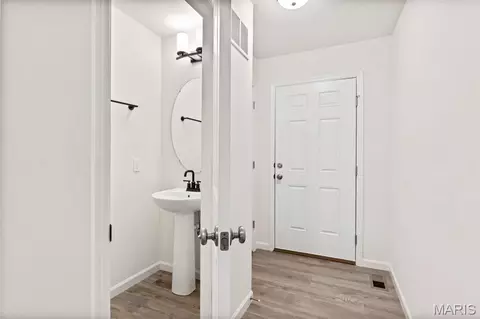 Entry Way - 446 Klenke Valley Dr, Union, MO 63084 photo 4 of 5