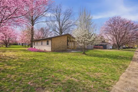 908 M- East 10th St, Mountain Grove, MO 65711