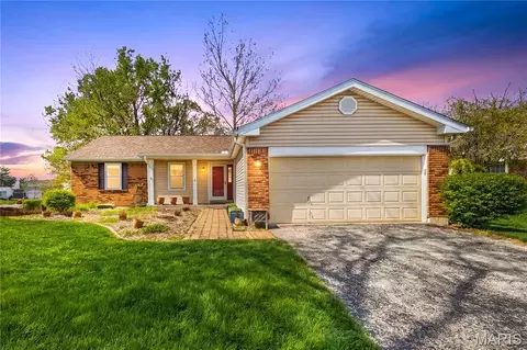 118 Walnut Hill Dr, Saint Charles, MO 63304