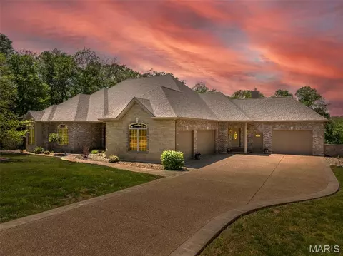 3840 Rooster Ridge Ln, Defiance, MO 63341