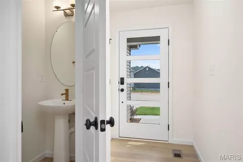 Entry Way - 457 Klenke Valley Dr, Union, MO 63084 photo 6 of 6