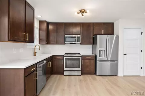 Kitchen - 457 Klenke Valley Dr, Union, MO 63084 photo 3 of 4