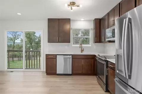 Kitchen - 457 Klenke Valley Dr, Union, MO 63084 photo 2 of 4