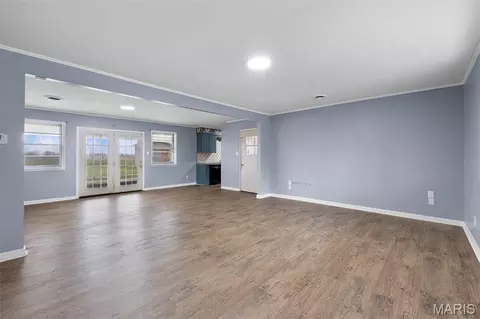 Living - 2108 North Hvn, Kennett, MO 63857 photo 2 of 4