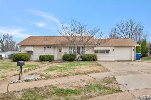 3240 Lynros Dr, Saint Ann, MO 63074