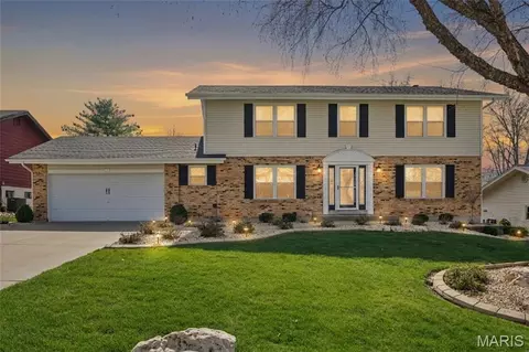 3074 Winding River Dr, Saint Charles, MO 63303