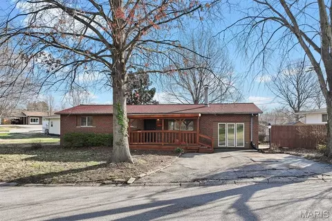4821 Wick Mor Dr, Alton, IL 62002