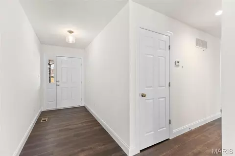 Entry Way - 1057 Bloomfield Dr, Eureka, MO 63025 photo 1 of 3