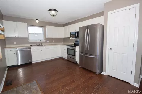 Kitchen - 126 Hickory Valley Rd, Saint Robert, MO 65584 photo 2 of 3
