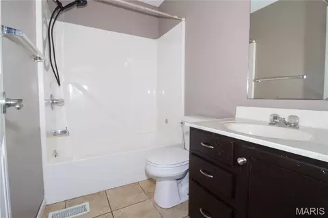 Bath - 126 Hickory Valley Rd, Saint Robert, MO 65584 photo 2 of 3