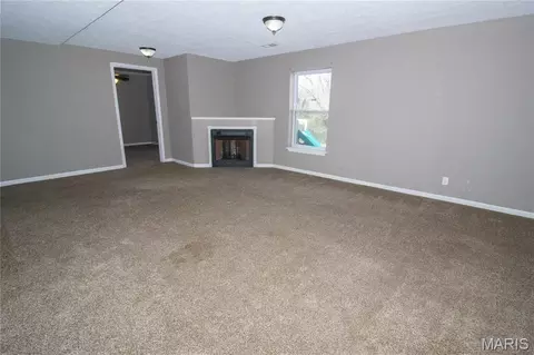 Living - 126 Hickory Valley Rd, Saint Robert, MO 65584 photo 3 of 5