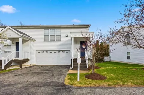 118 Towne Square Ct, Eureka, MO 63025