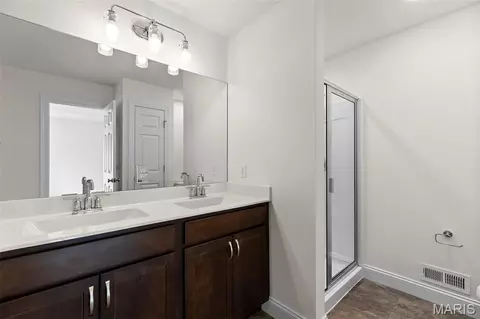 Bath - 2203 Clover Ln, Rolla, MO 65401 photo 3 of 3