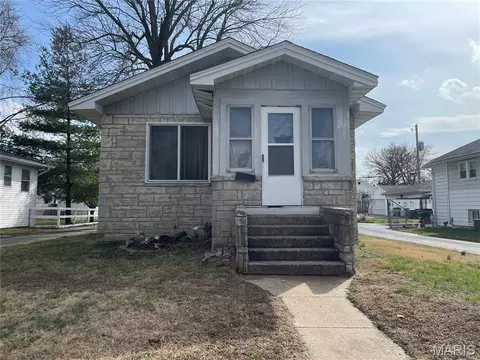 131 E Tydeman Ave, Roxana, IL 62084 photo 1