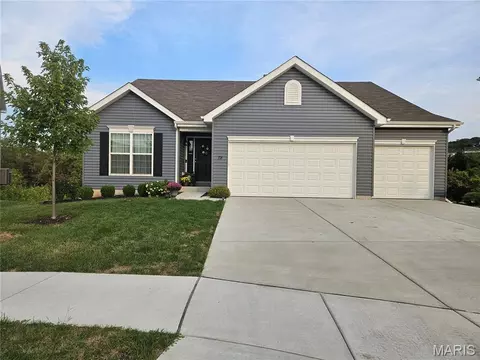 721 Creek View Dr, Fenton, MO 63026
