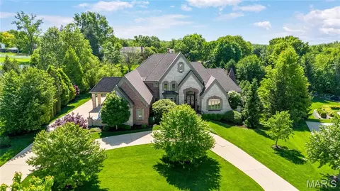 1215 Devonworth Dr, Town And Country, MO 63017