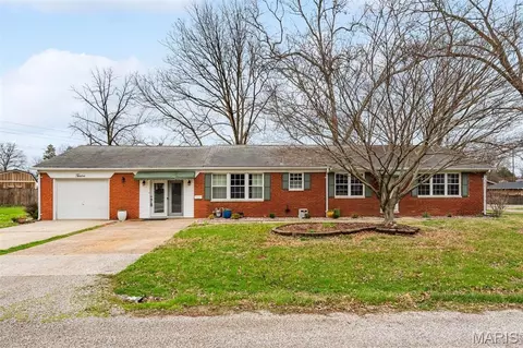 12 Saint James Ave, Swansea, IL 62226
