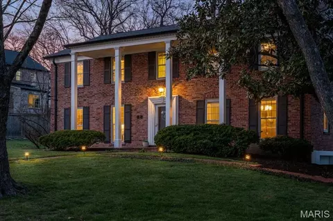 61 York Dr, Brentwood, MO 63144