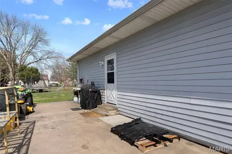 Exterior - 323 Wright Ave, Chaffee, MO 63740 photo 4 of 6