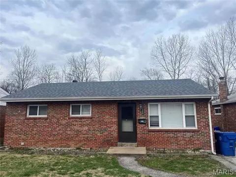8456 Braddock Dr, Saint Louis, MO 63132