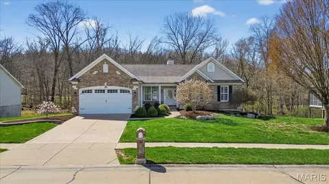 146 Silverstone Cir, Byrnes Mill, MO 63051
