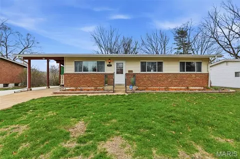 765 Kostka Ln, Florissant, MO 63031