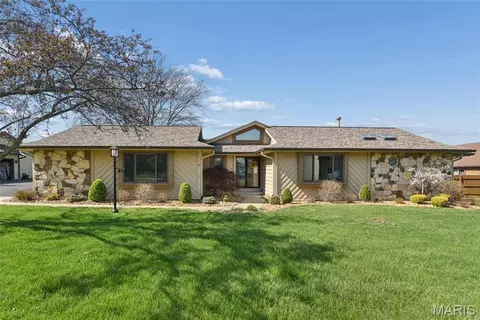 21 W Village Dr W, Saint Charles, MO 63303