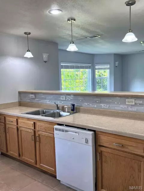 Kitchen - 142 Hickory Ridge Dr, Saint Robert, MO 65584 photo 3 of 3