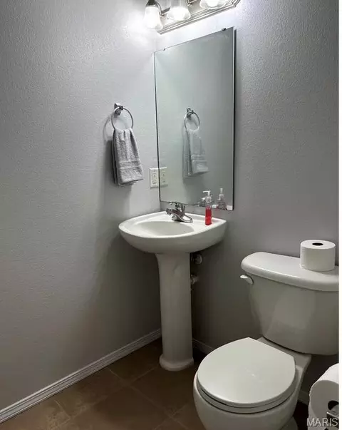 Bath - 142 Hickory Ridge Dr, Saint Robert, MO 65584 photo 1 of 3
