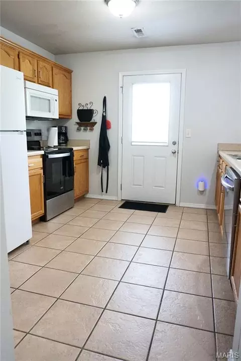Kitchen - 142 Hickory Ridge Dr, Saint Robert, MO 65584 photo 1 of 3