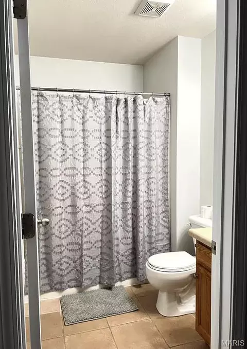 Bath - 142 Hickory Ridge Dr, Saint Robert, MO 65584 photo 2 of 3