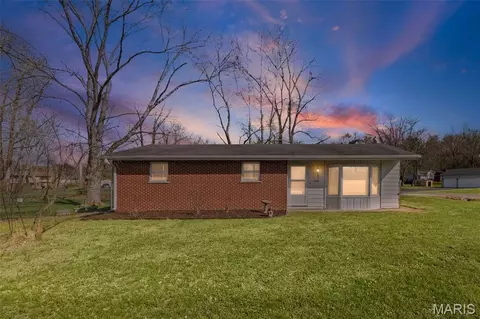 2800 Dutch Hollow Rd, Belleville, IL 62223